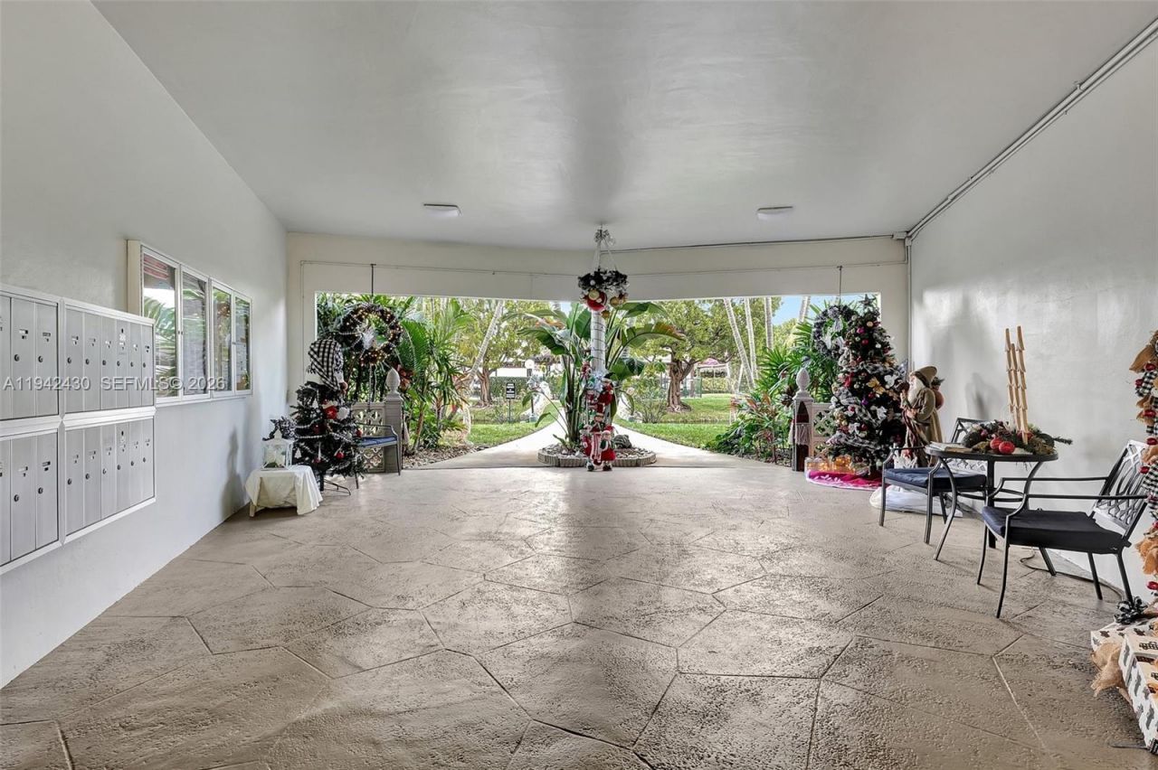 4805 NW 35th St, Unit 603, Lauderdale Lakes, FL 33319 Photo