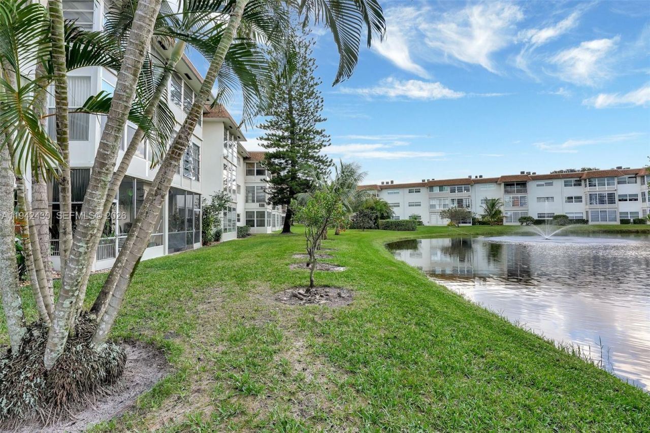 4805 NW 35th St, Unit 603, Lauderdale Lakes, FL 33319 Photo