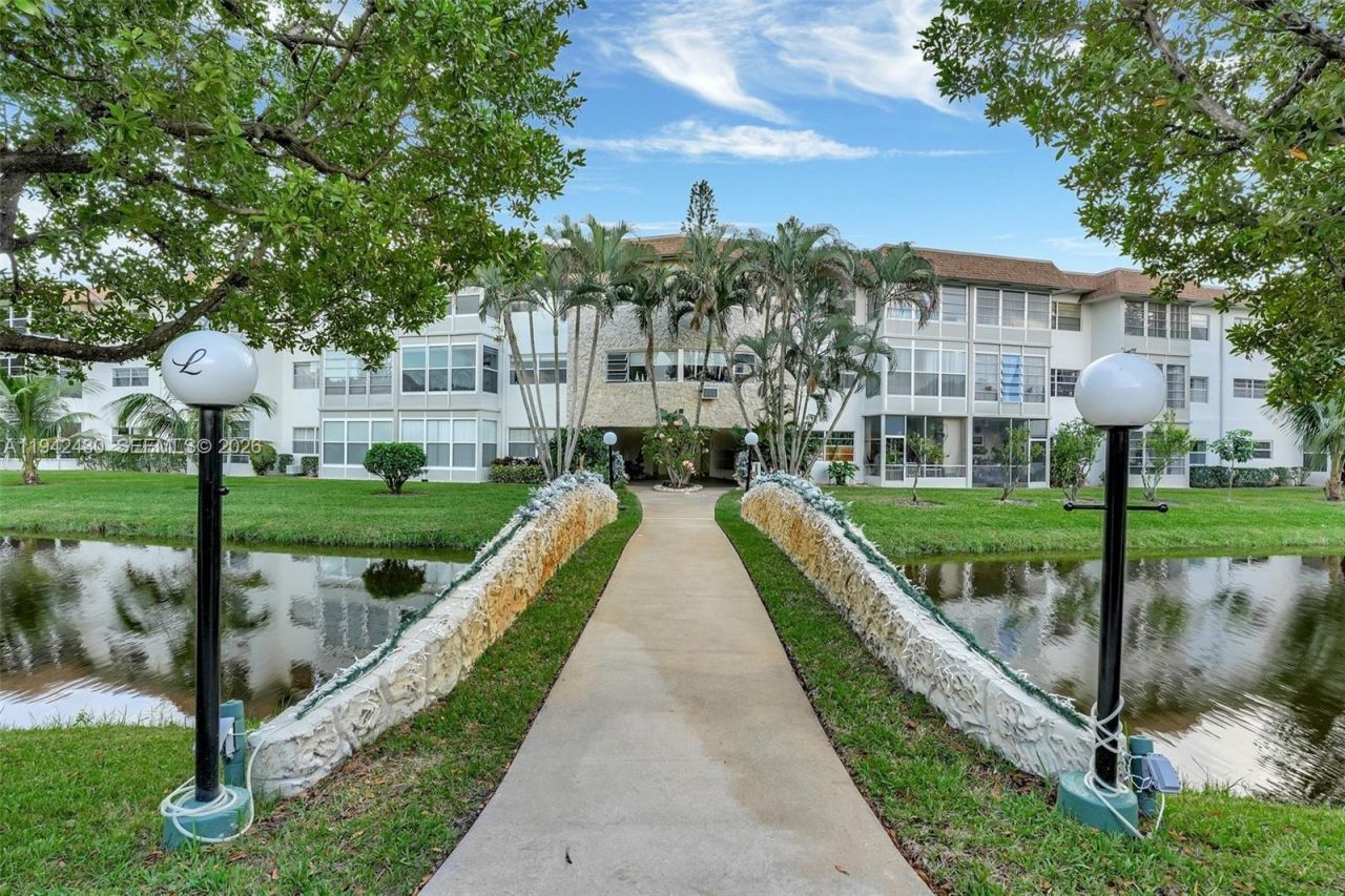 4805 NW 35th St, Unit 603, Lauderdale Lakes, FL 33319 Photo