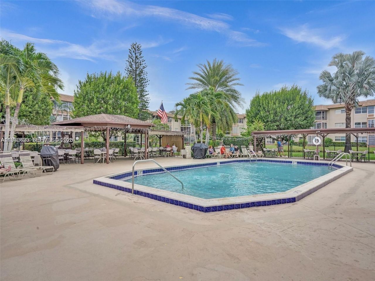 4805 NW 35th St, Unit 603, Lauderdale Lakes, FL 33319 Photo