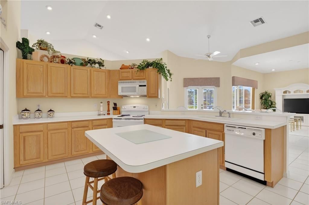 6687 Huntley Ln S, Naples, FL 34104 Photo