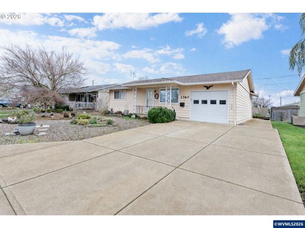 1760 Vanderbeck Ln, Woodburn, OR 97071