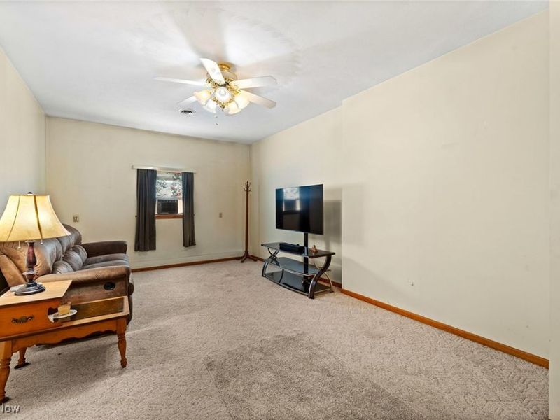 43 S Van Buren Avenue, Barberton, OH 44203 Photo 12