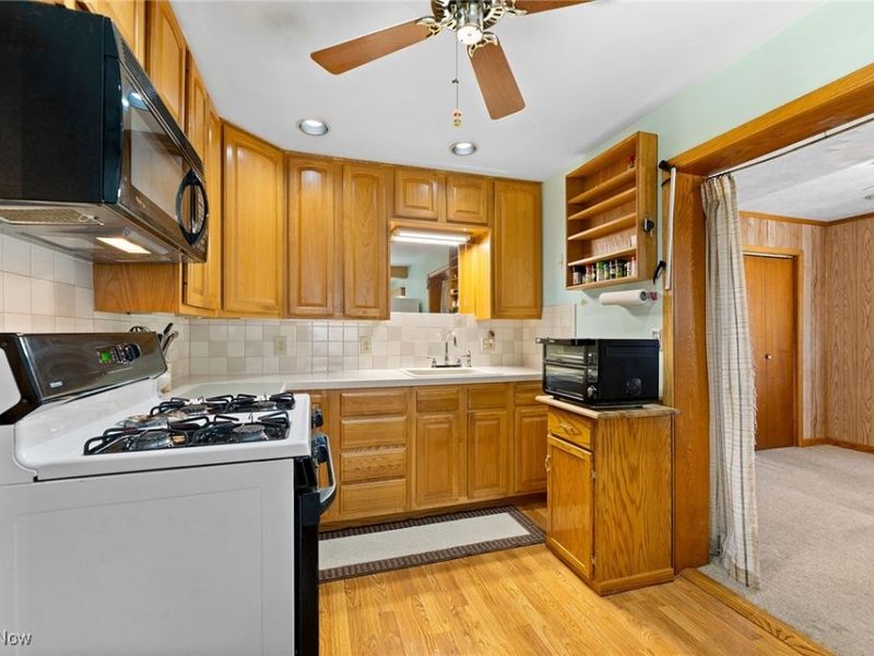 43 S Van Buren Avenue, Barberton, OH 44203 Photo 16