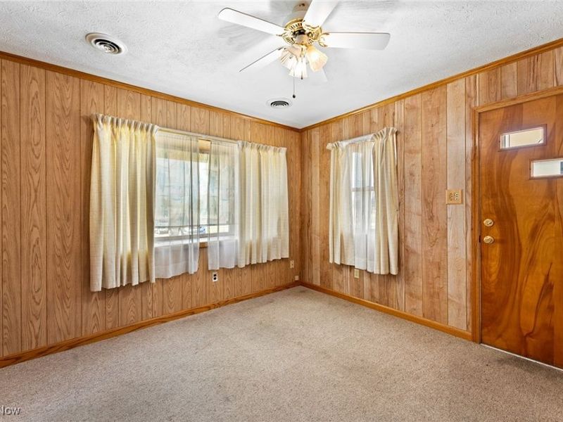 43 S Van Buren Avenue, Barberton, OH 44203 Photo 32