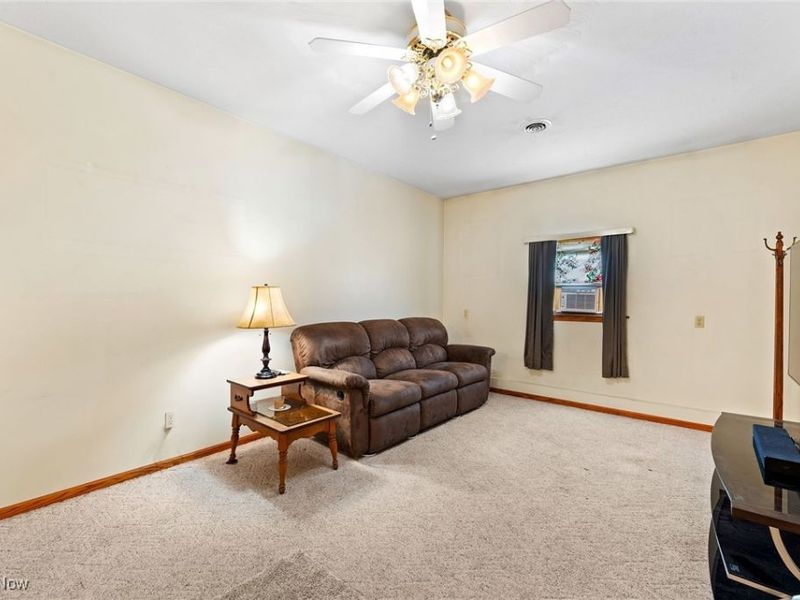 43 S Van Buren Avenue, Barberton, OH 44203 Photo 9