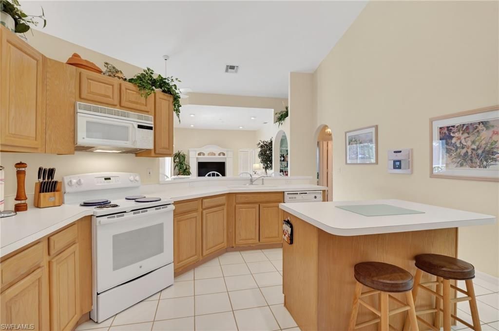 6687 Huntley Ln S, Naples, FL 34104 Photo