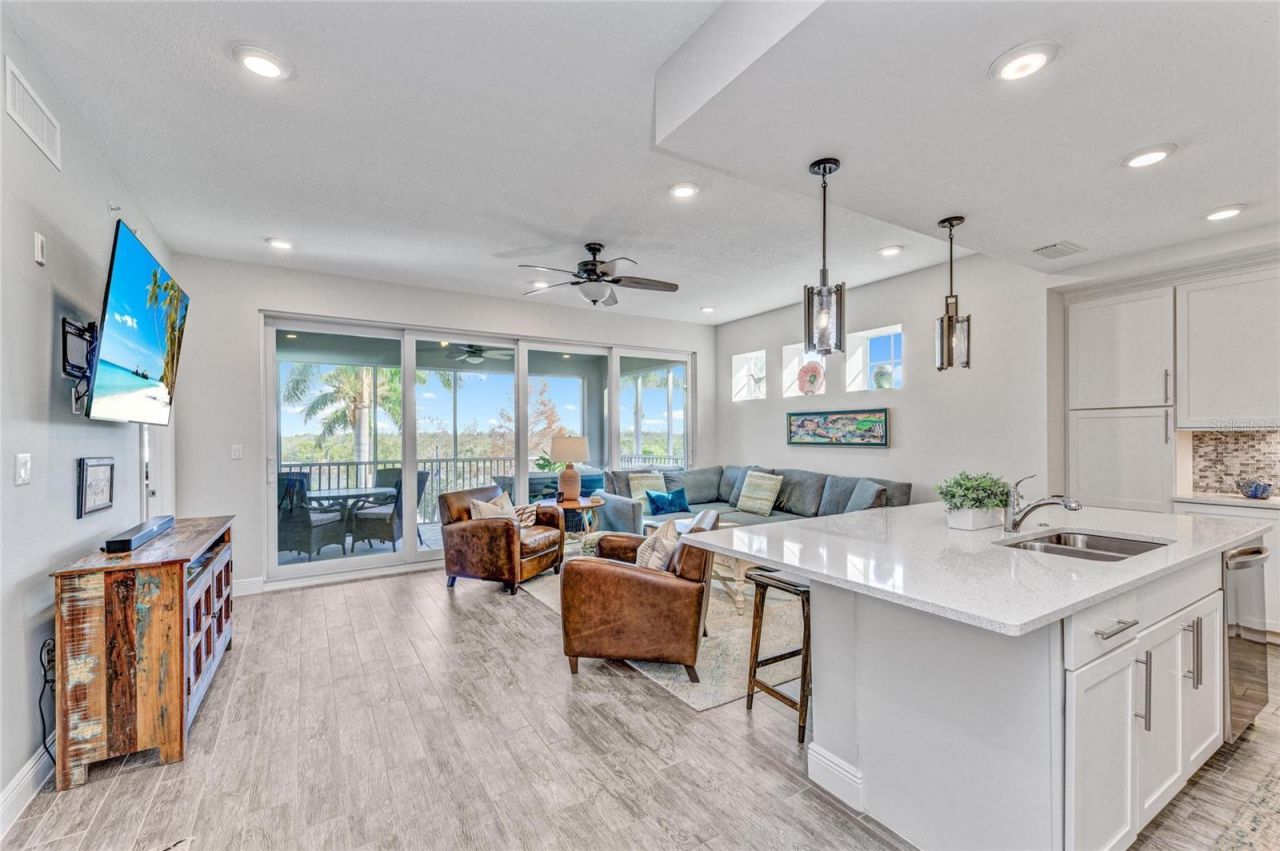 383 Aruba Circle, Unit 203, Bradenton, FL 34209 Photo