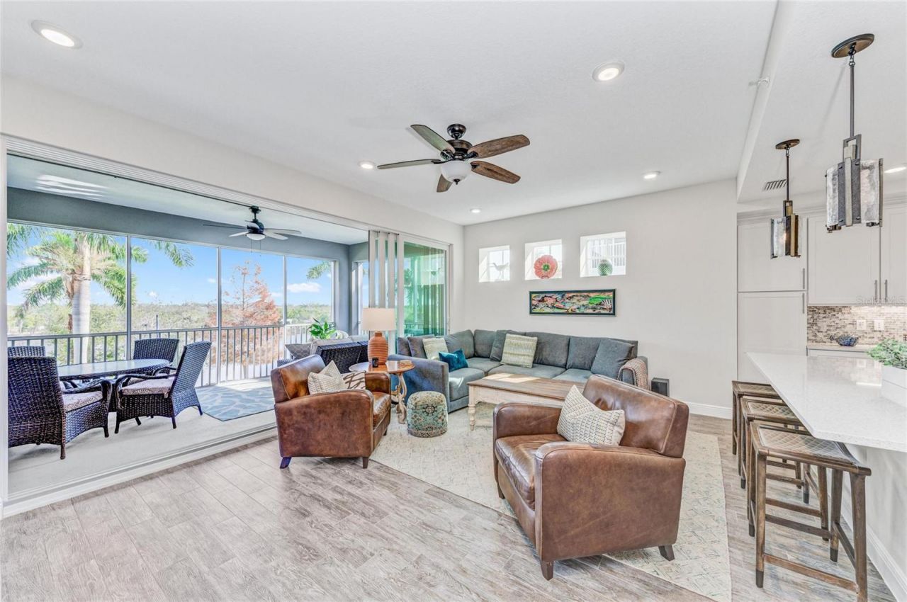 383 Aruba Circle, Unit 203, Bradenton, FL 34209 Photo