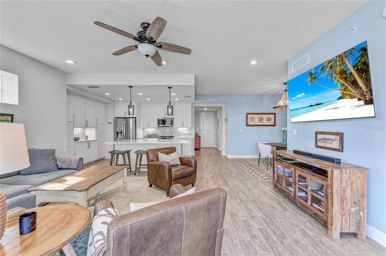 383 Aruba Circle, Unit 203, Bradenton, FL 34209 Photo