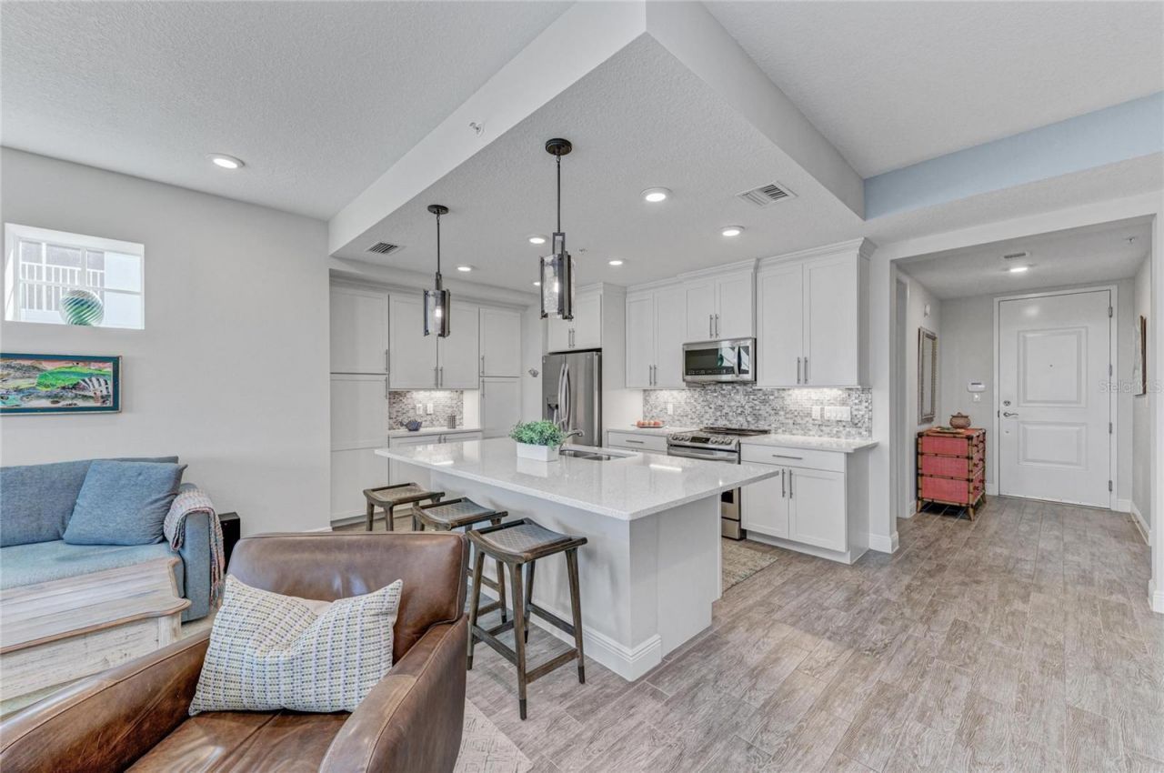 383 Aruba Circle, Unit 203, Bradenton, FL 34209 Photo