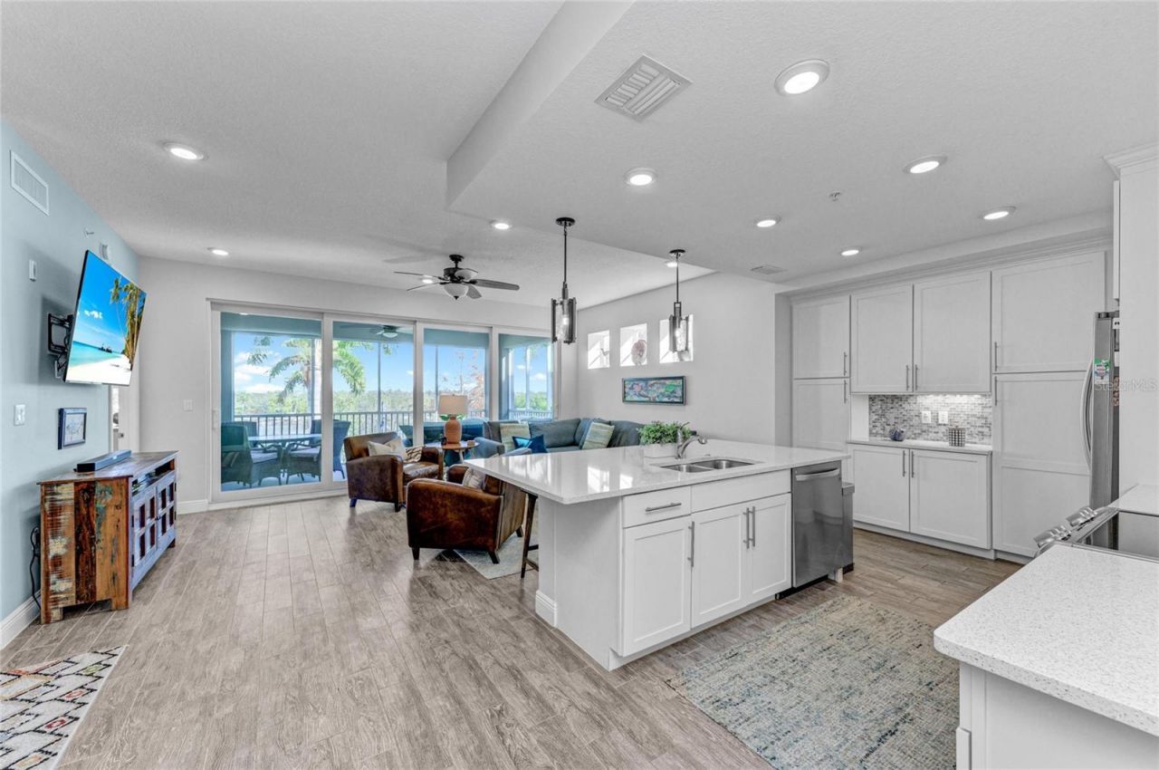 383 Aruba Circle, Unit 203, Bradenton, FL 34209 Photo