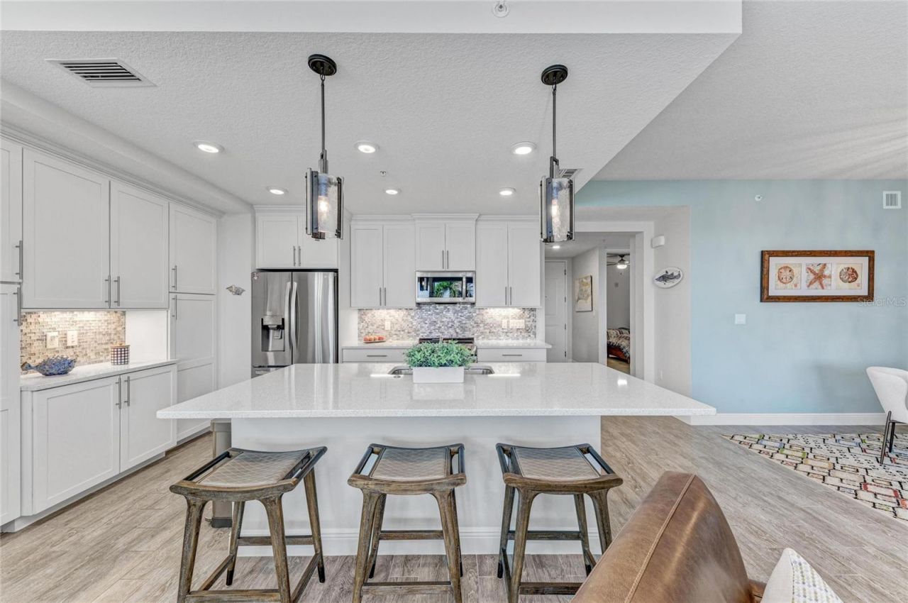 383 Aruba Circle, Unit 203, Bradenton, FL 34209 Photo