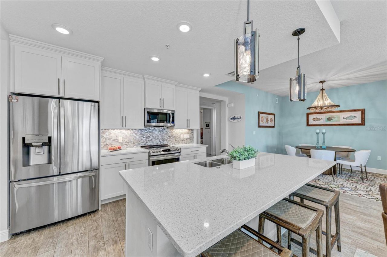 383 Aruba Circle, Unit 203, Bradenton, FL 34209 Photo