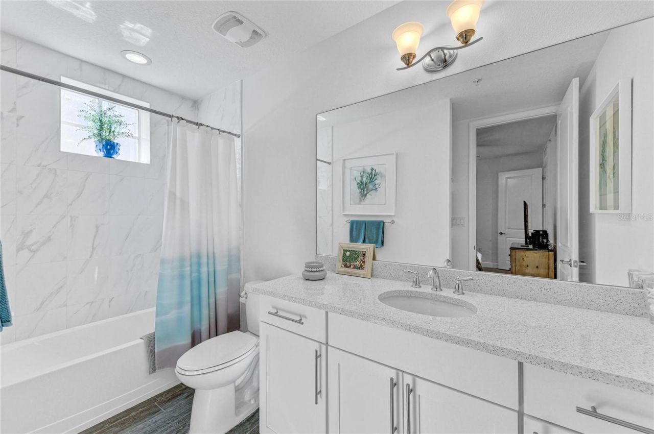 383 Aruba Circle, Unit 203, Bradenton, FL 34209 Photo