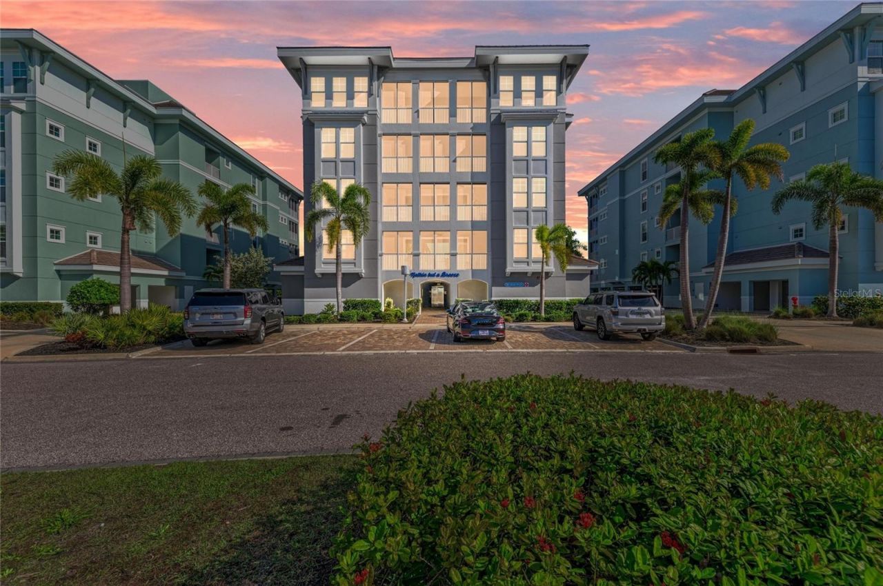 383 Aruba Circle, Unit 203, Bradenton, FL 34209 Photo