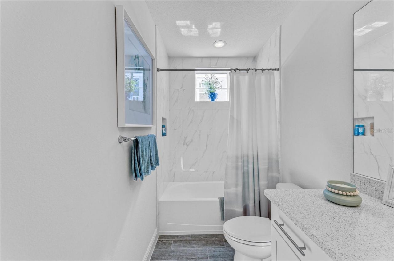 383 Aruba Circle, Unit 203, Bradenton, FL 34209 Photo