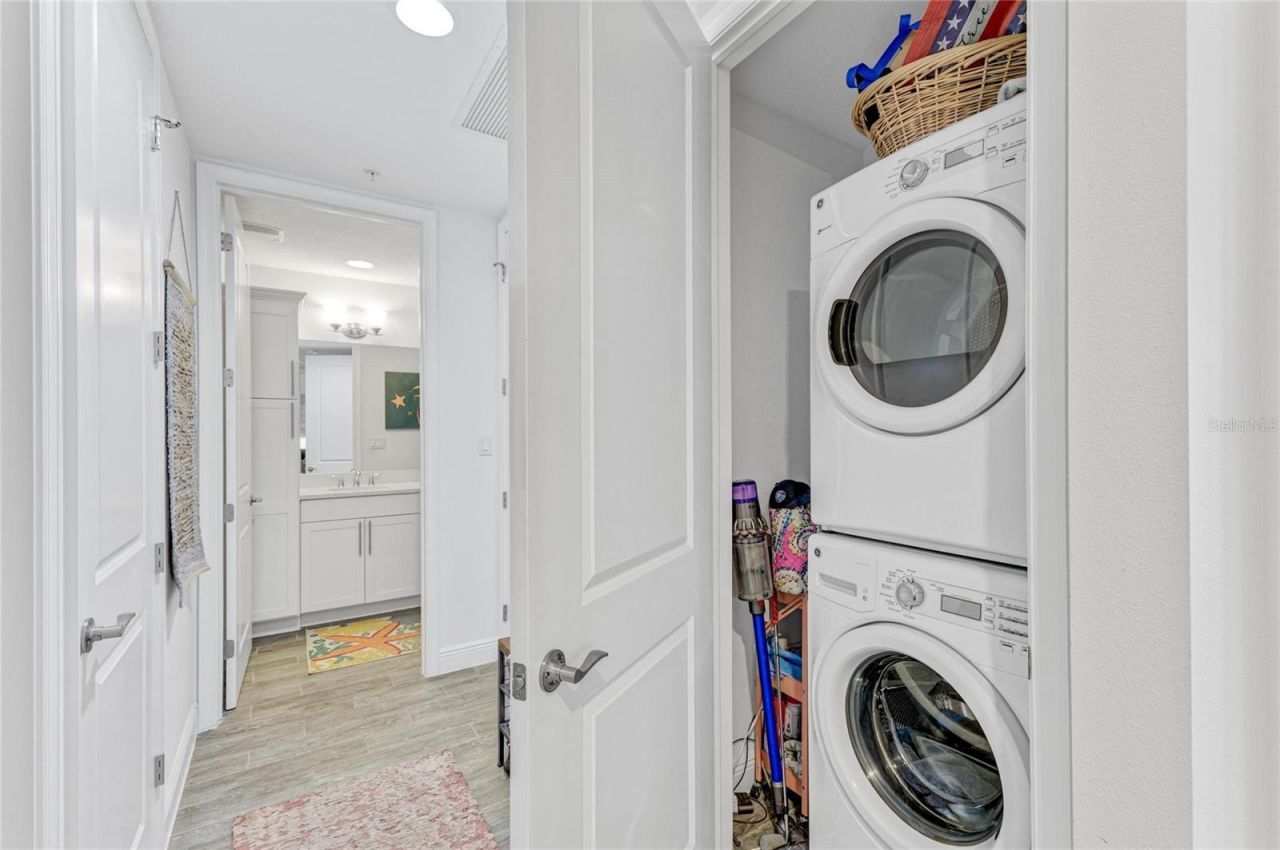 383 Aruba Circle, Unit 203, Bradenton, FL 34209 Photo