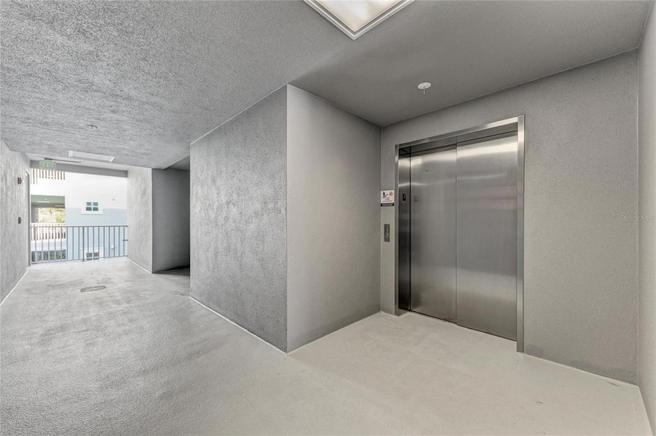 383 Aruba Circle, Unit 203, Bradenton, FL 34209 Photo