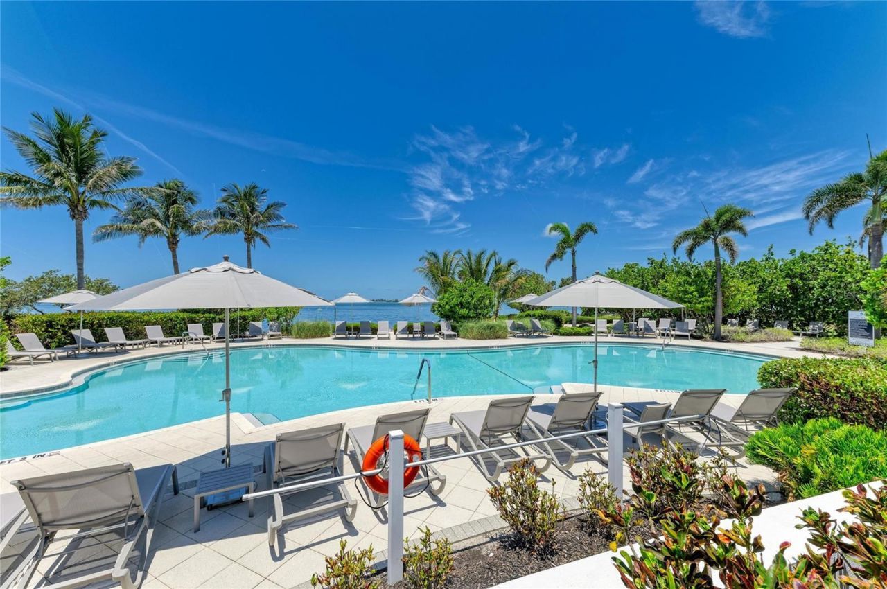 383 Aruba Circle, Unit 203, Bradenton, FL 34209 Photo