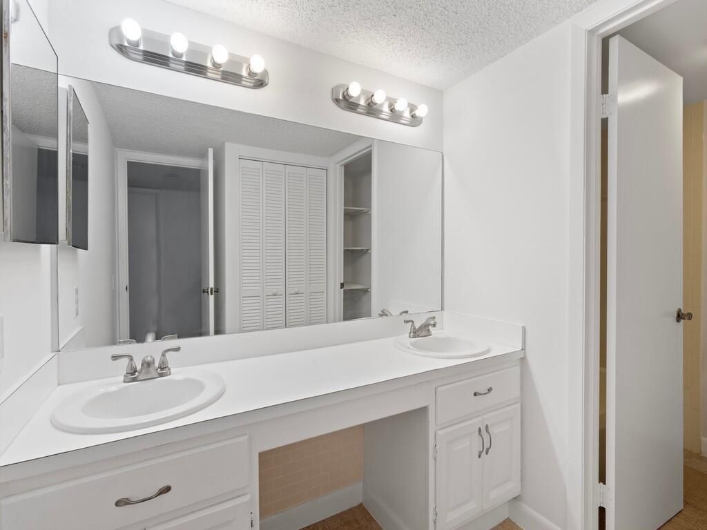 1458 N Lawnwood Circle, Unit 24b, Fort Pierce, FL 34950 Photo