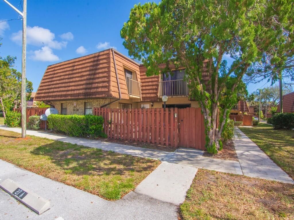 1458 N Lawnwood Circle, Unit 24b, Fort Pierce, FL 34950 Photo