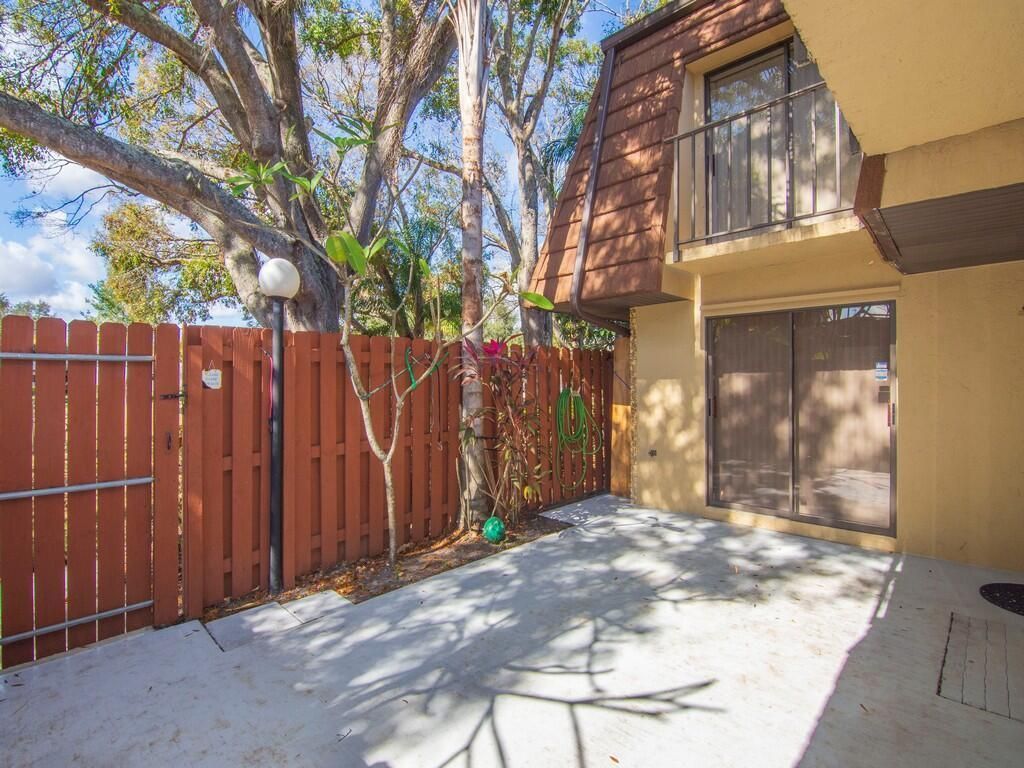 1458 N Lawnwood Circle, Unit 24b, Fort Pierce, FL 34950 Photo