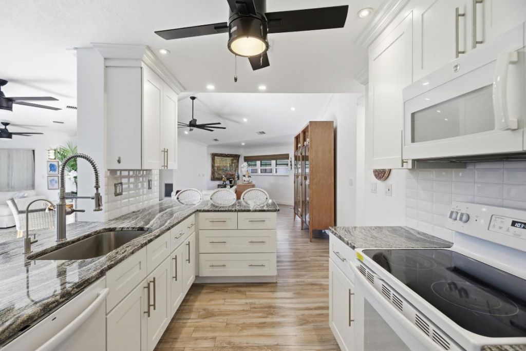 1127 E Seminole Avenue, Unit 24b, Jupiter, FL 33477 Photo