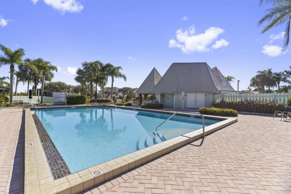 1127 E Seminole Avenue, Unit 24b, Jupiter, FL 33477 Photo