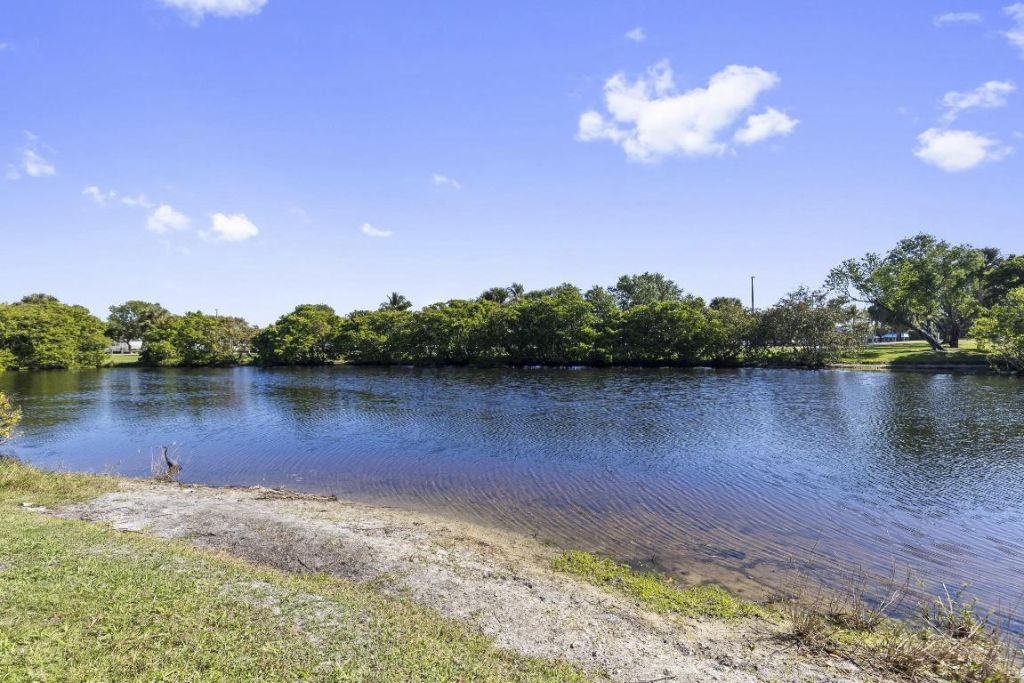 1127 E Seminole Avenue, Unit 24b, Jupiter, FL 33477 Photo