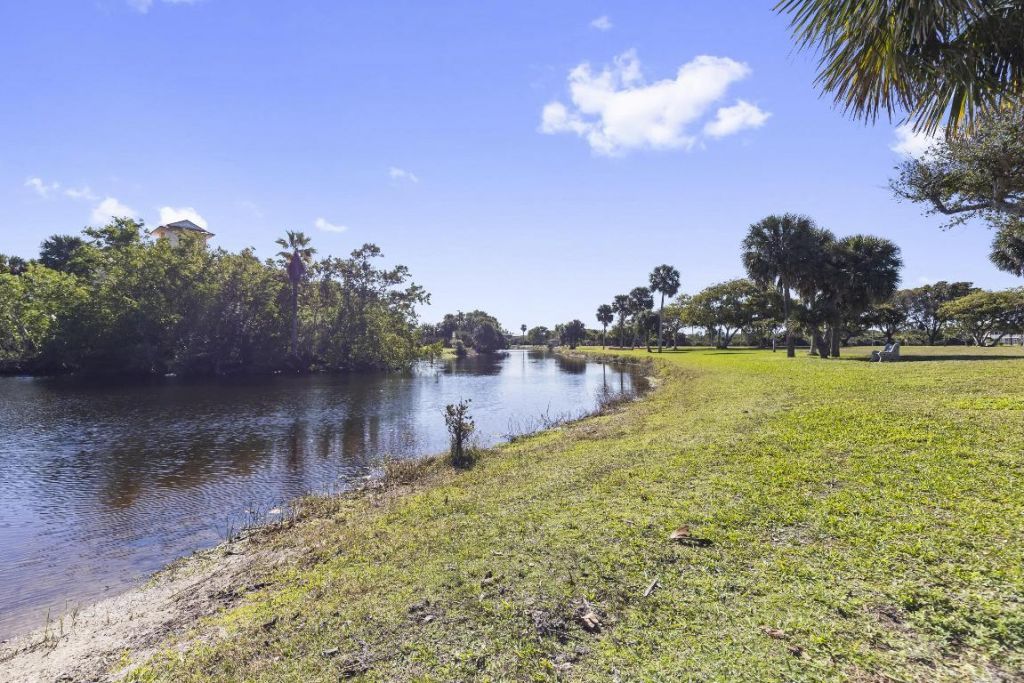 1127 E Seminole Avenue, Unit 24b, Jupiter, FL 33477 Photo