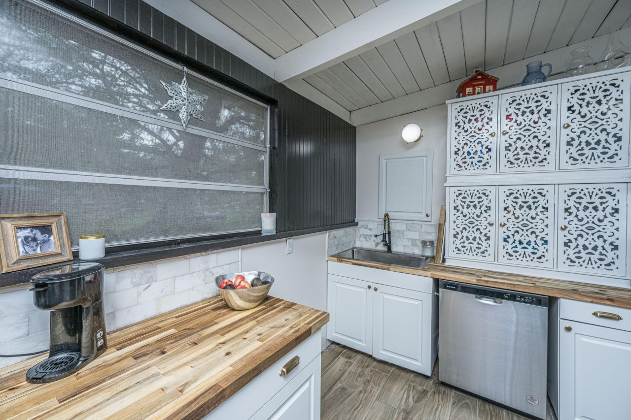 1986 Raina Street Photo 10