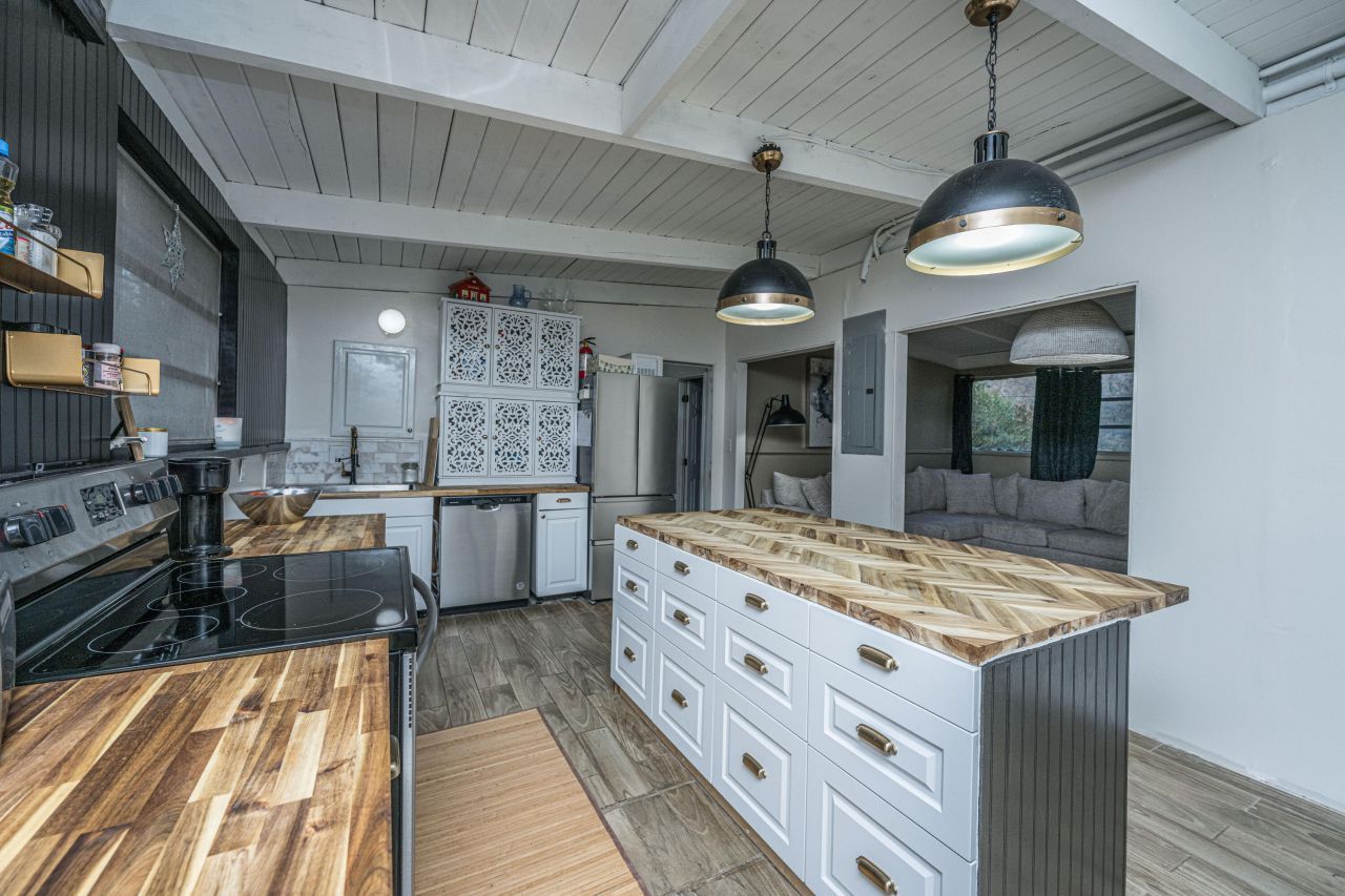 1986 Raina Street Photo 10