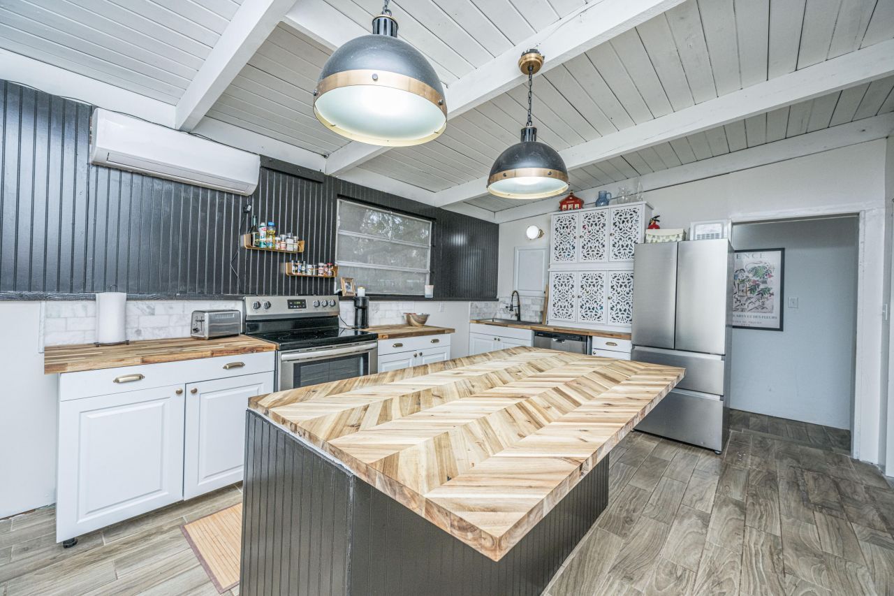 1986 Raina Street Photo 13