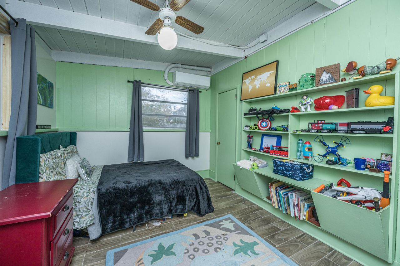 1986 Raina Street Photo 19