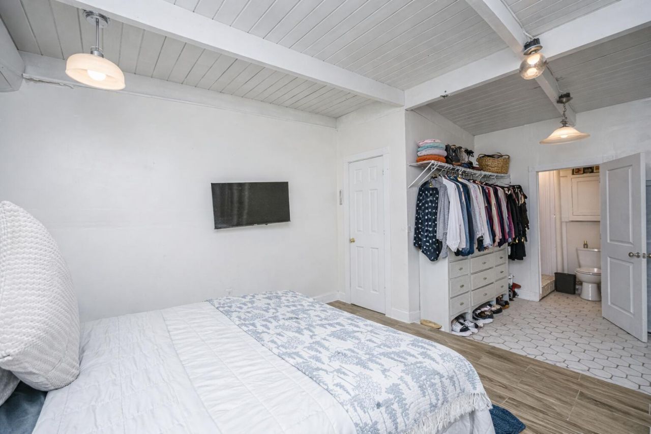 1986 Raina Street Photo 23