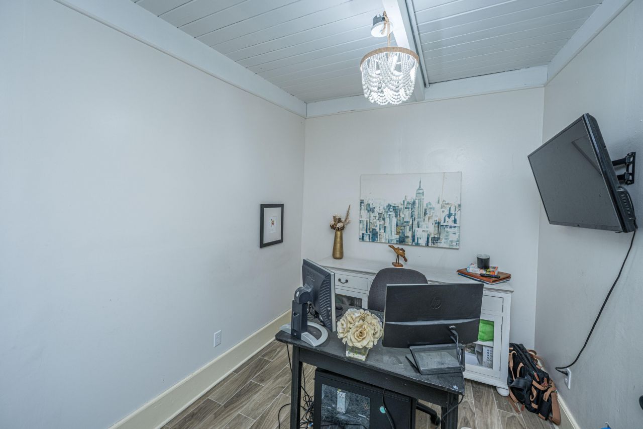 1986 Raina Street Photo 6