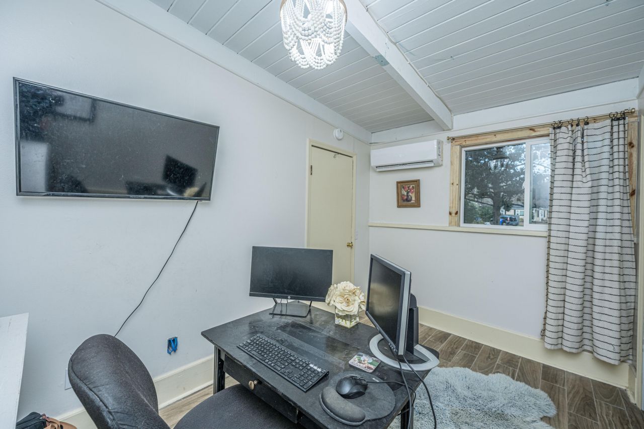 1986 Raina Street Photo 7