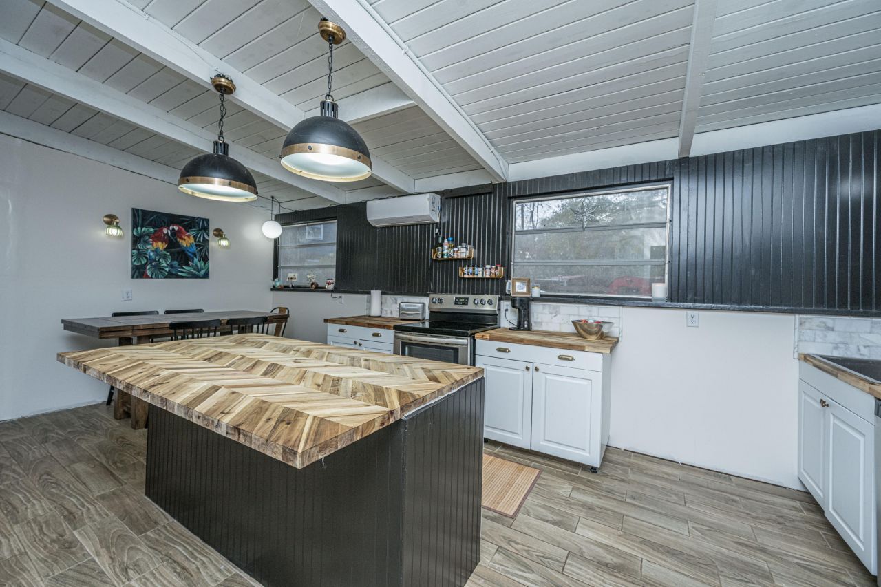 1986 Raina Street Photo 8