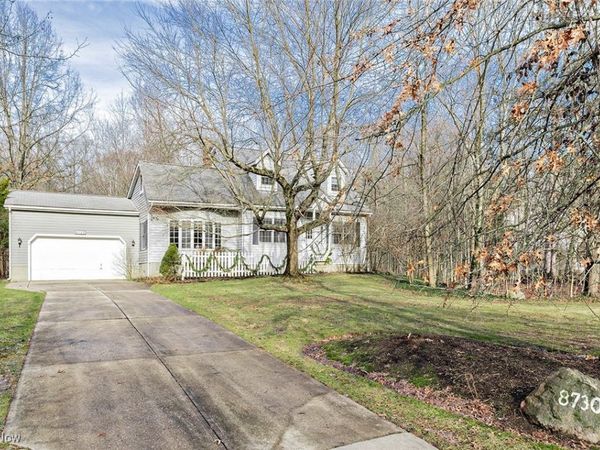 8730 Lake In The Woods Trail, Chagrin Falls, OH 44023