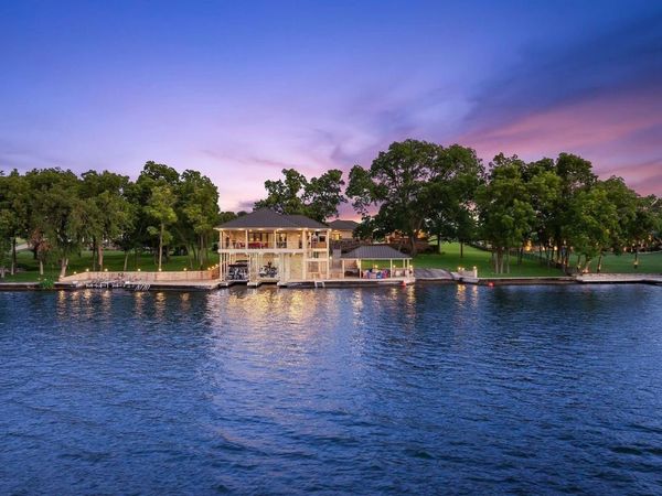 911 Legends PKWY, Kingsland, TX 78639