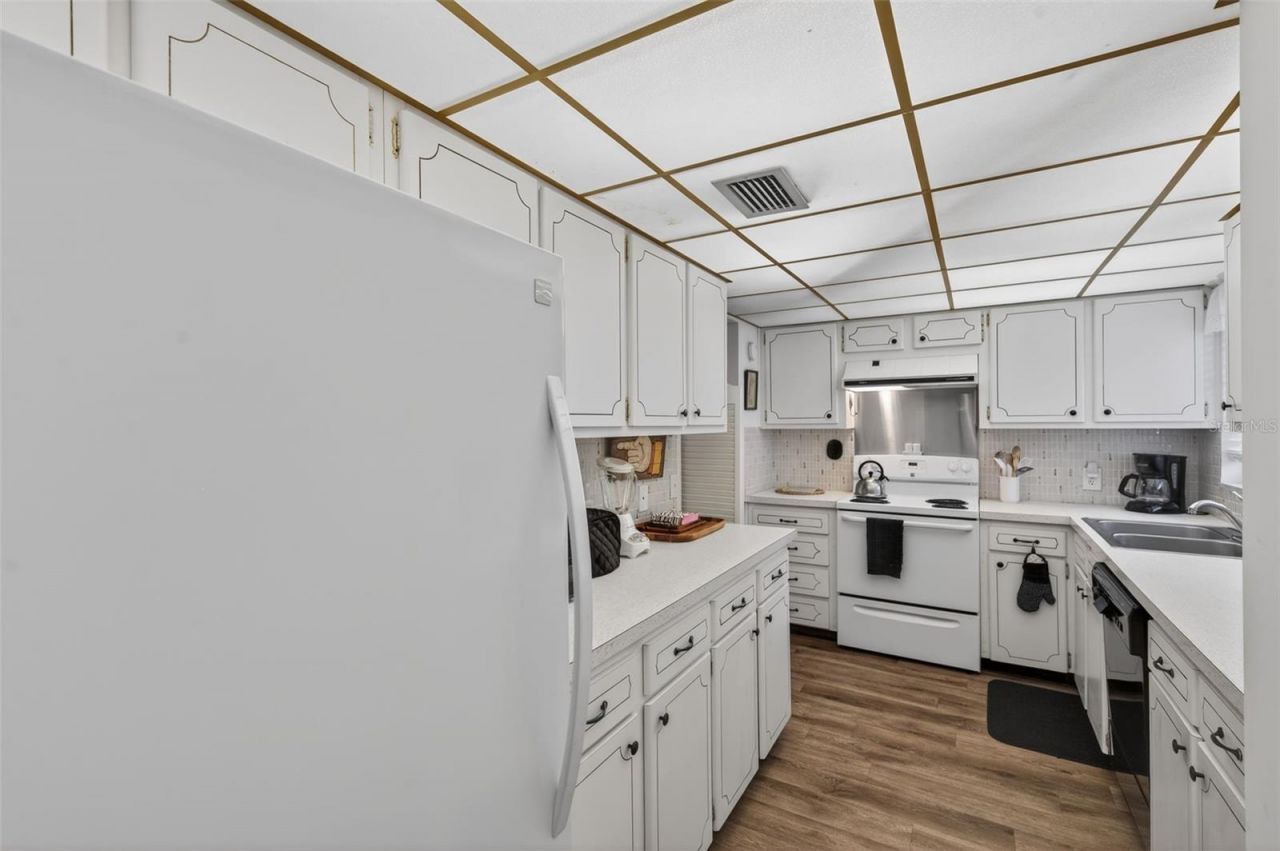 1200 N Shore Drive Ne, Unit 201 furnis, Saint Petersburg, FL 33701 Photo