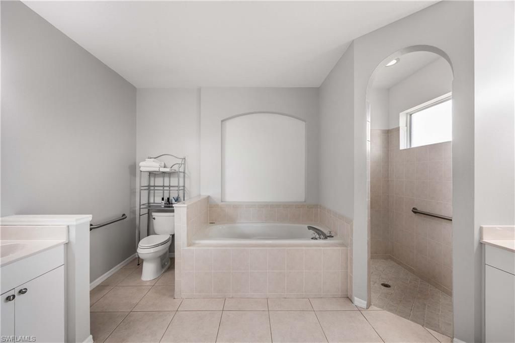 9882 El Greco Cir, Bonita Springs, FL 34135 Photo