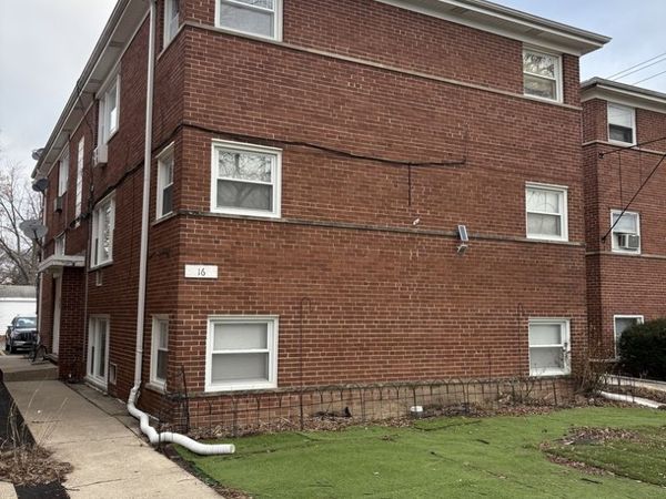 16 W Terrace Street, Unit 1S, Villa Park, IL 60181