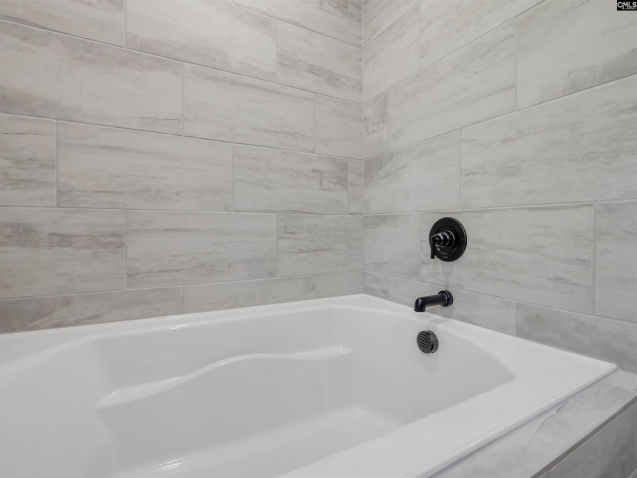 8 Elk Run Court Photo 19