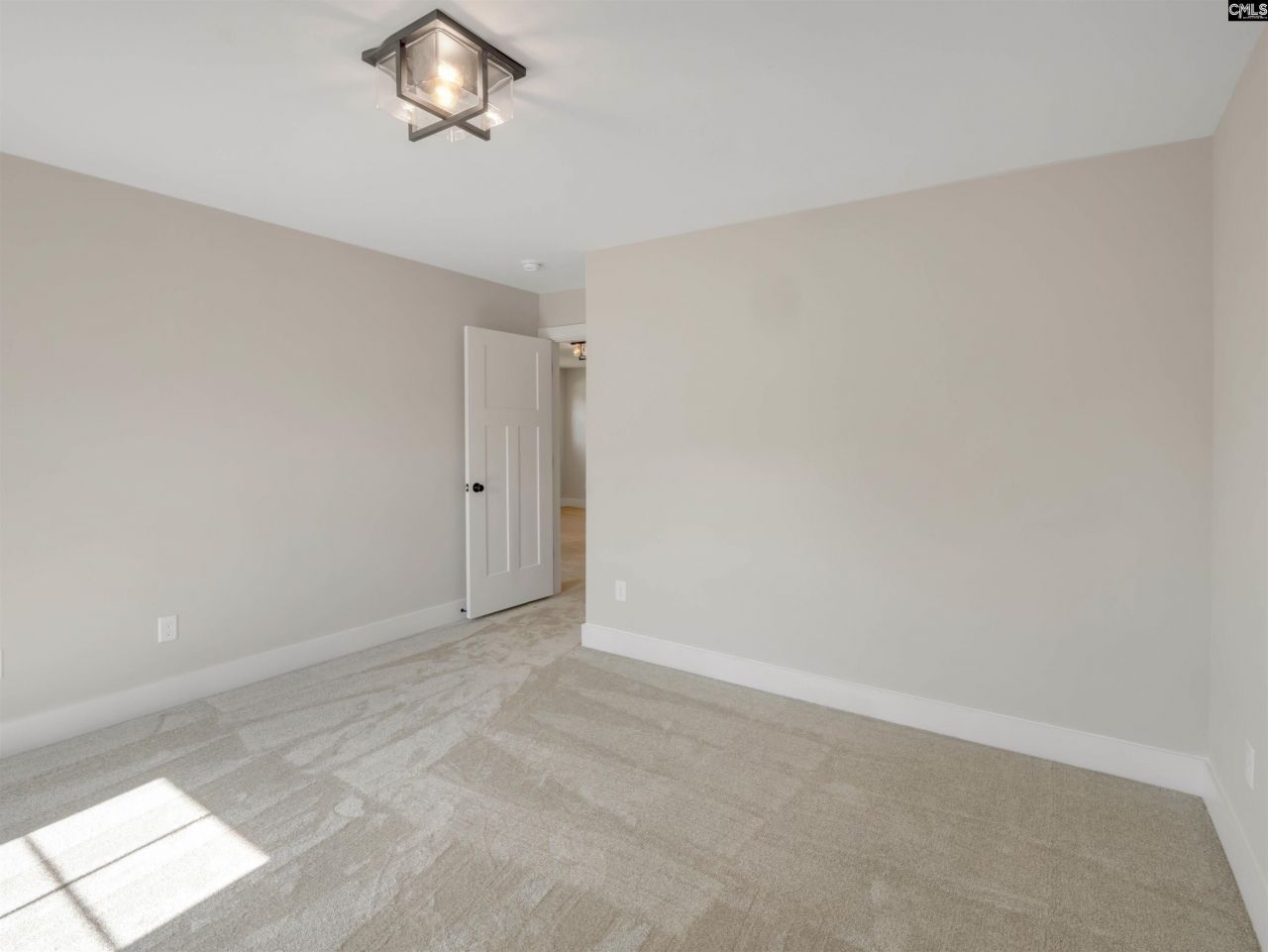 8 Elk Run Court Photo 24