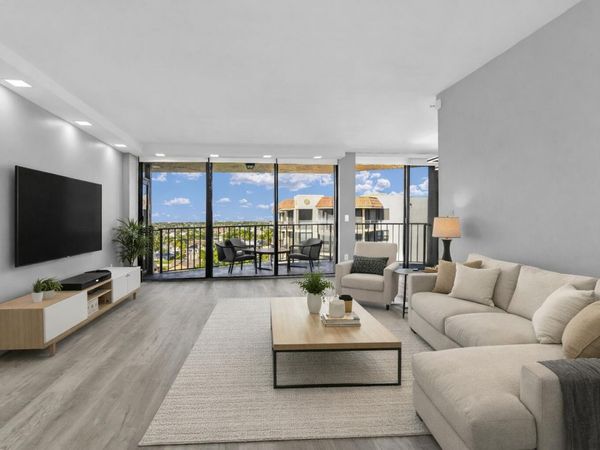 859 Jeffery Street, Unit 810, Boca Raton, FL 33487