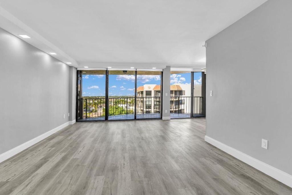 859 Jeffery Street, Unit 810, Boca Raton, FL 33487 Photo