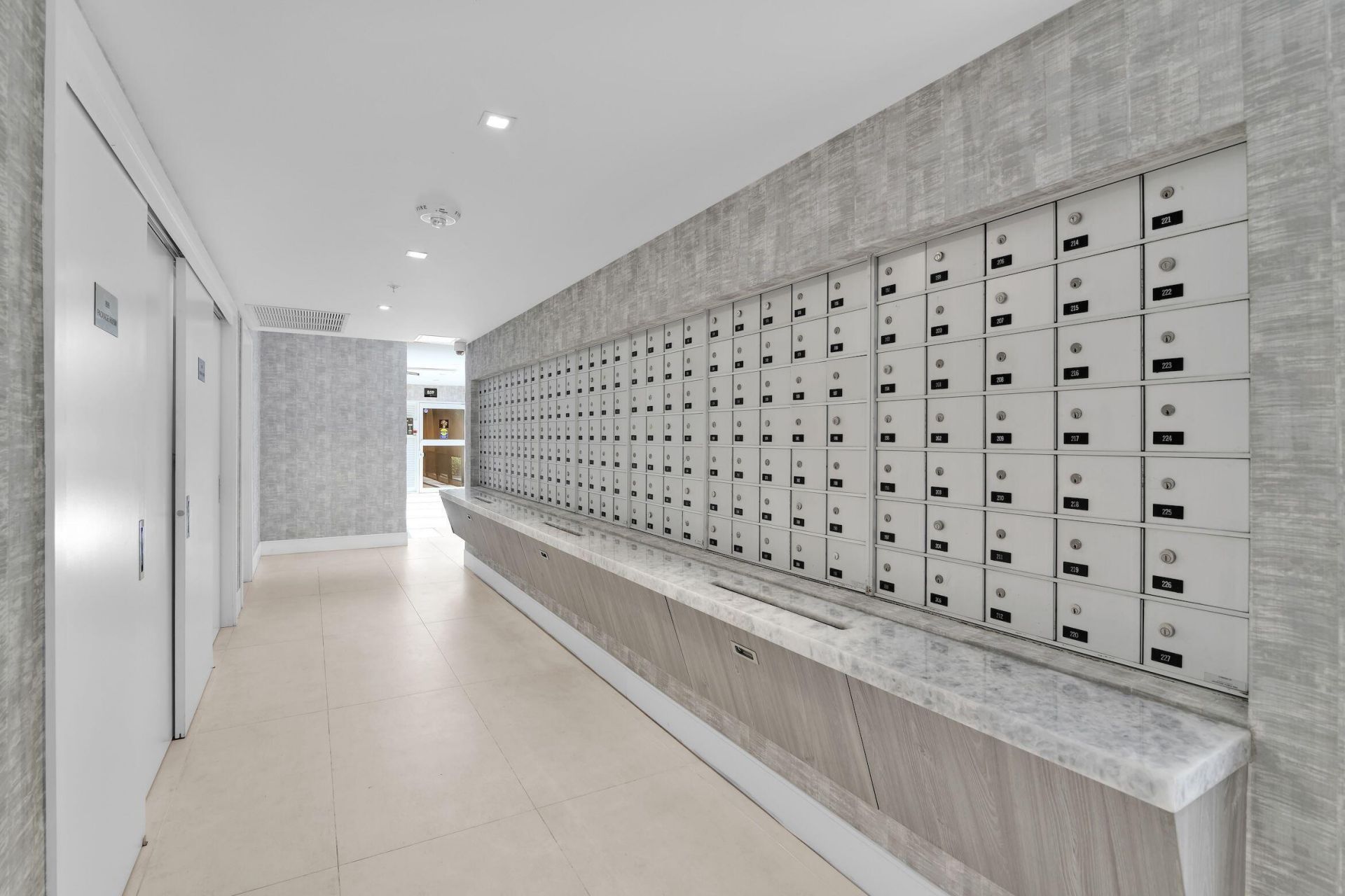 859 Jeffery Street, Unit 810, Boca Raton, FL 33487 Photo