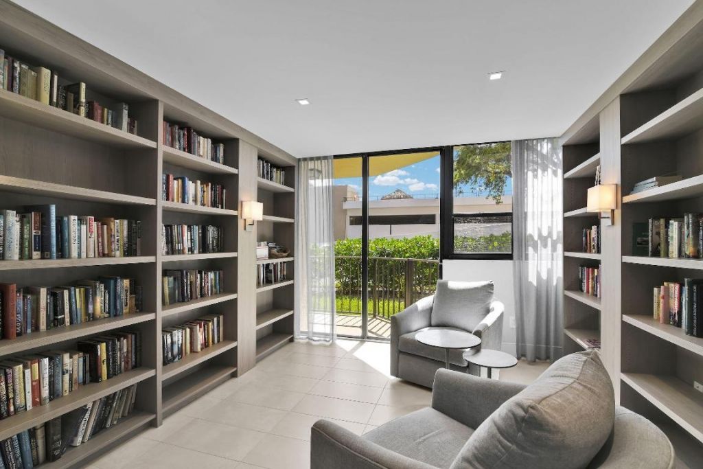 859 Jeffery Street, Unit 810, Boca Raton, FL 33487 Photo